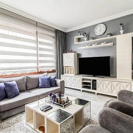 Cozy Flat Near Various Popular Attractions In Moda Apartment *
