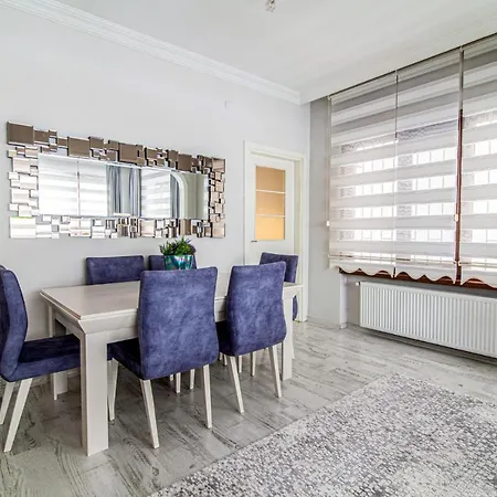 Apartment Cozy Flat Near Various Popular Attractions In Moda