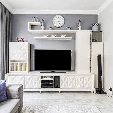 Cozy Flat Near Various Popular Attractions In Moda Apartment Istanbul