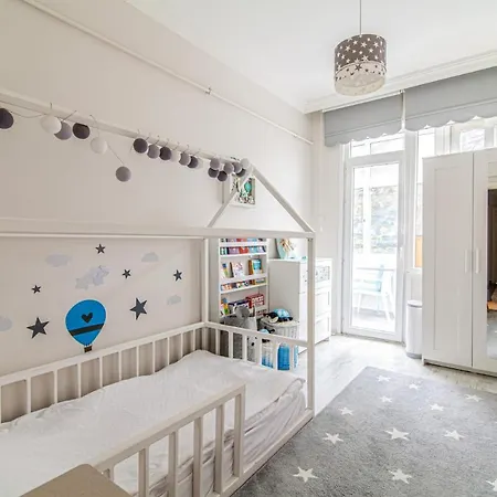 Cozy Flat Near Various Popular Attractions In Moda Istanbul
