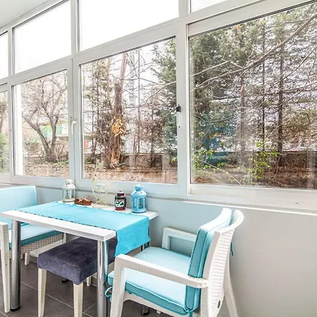 Cozy Flat Near Various Popular Attractions In Moda Apartamento *